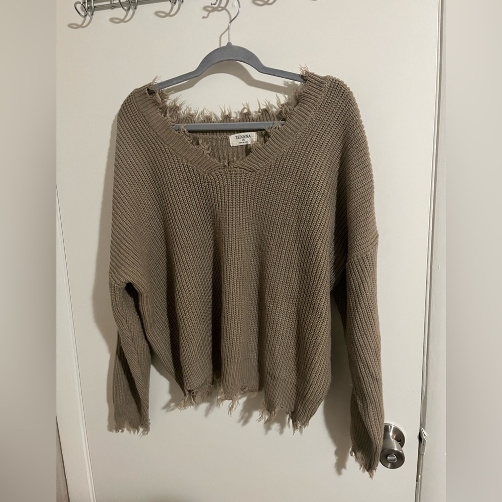 Zenana Outfitters Tan Frayed V-Neck Sweater Women’s 1x-2x